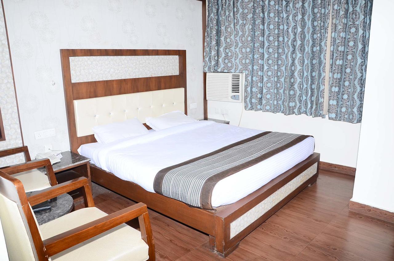 Hotel Opulence Pathānkot Εξωτερικό φωτογραφία