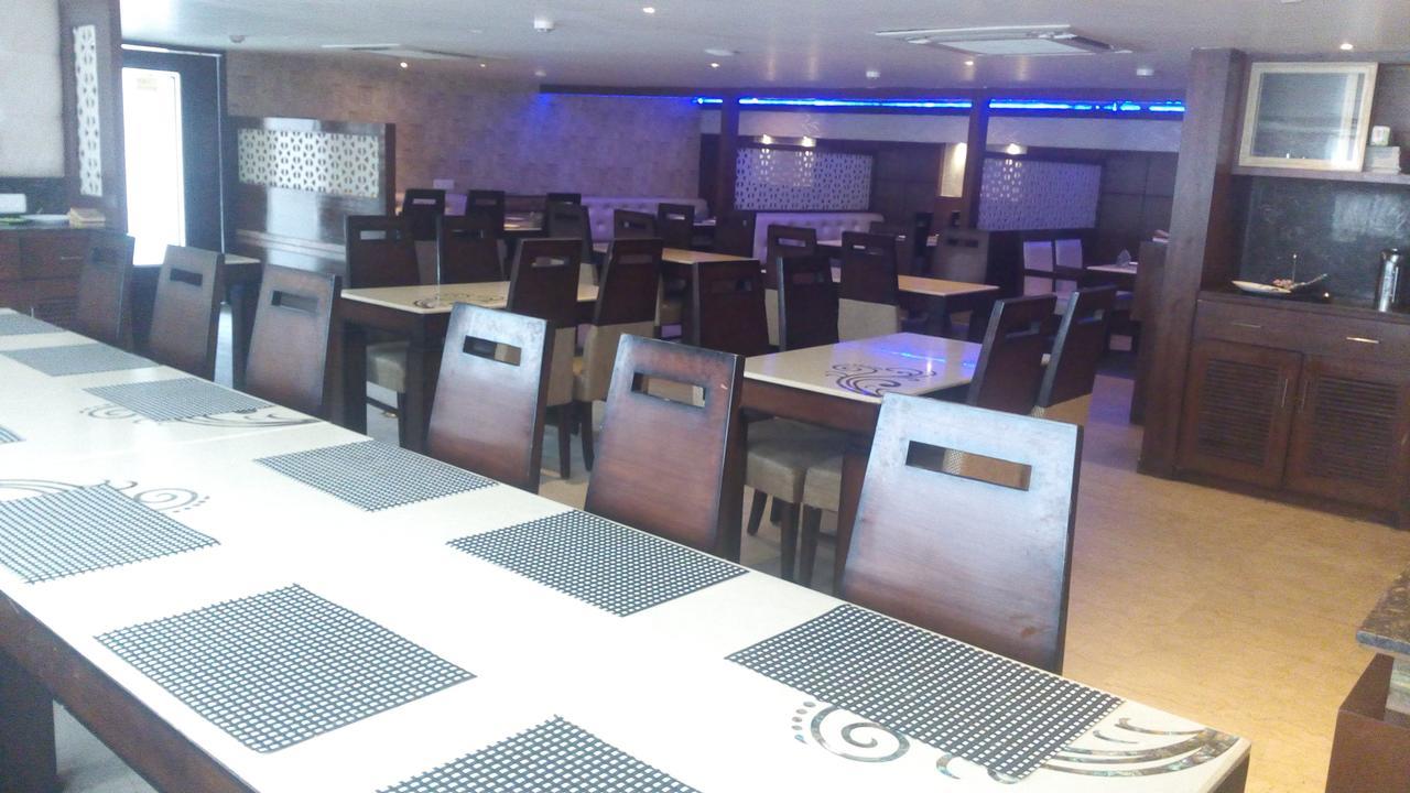 Hotel Opulence Pathānkot Εξωτερικό φωτογραφία